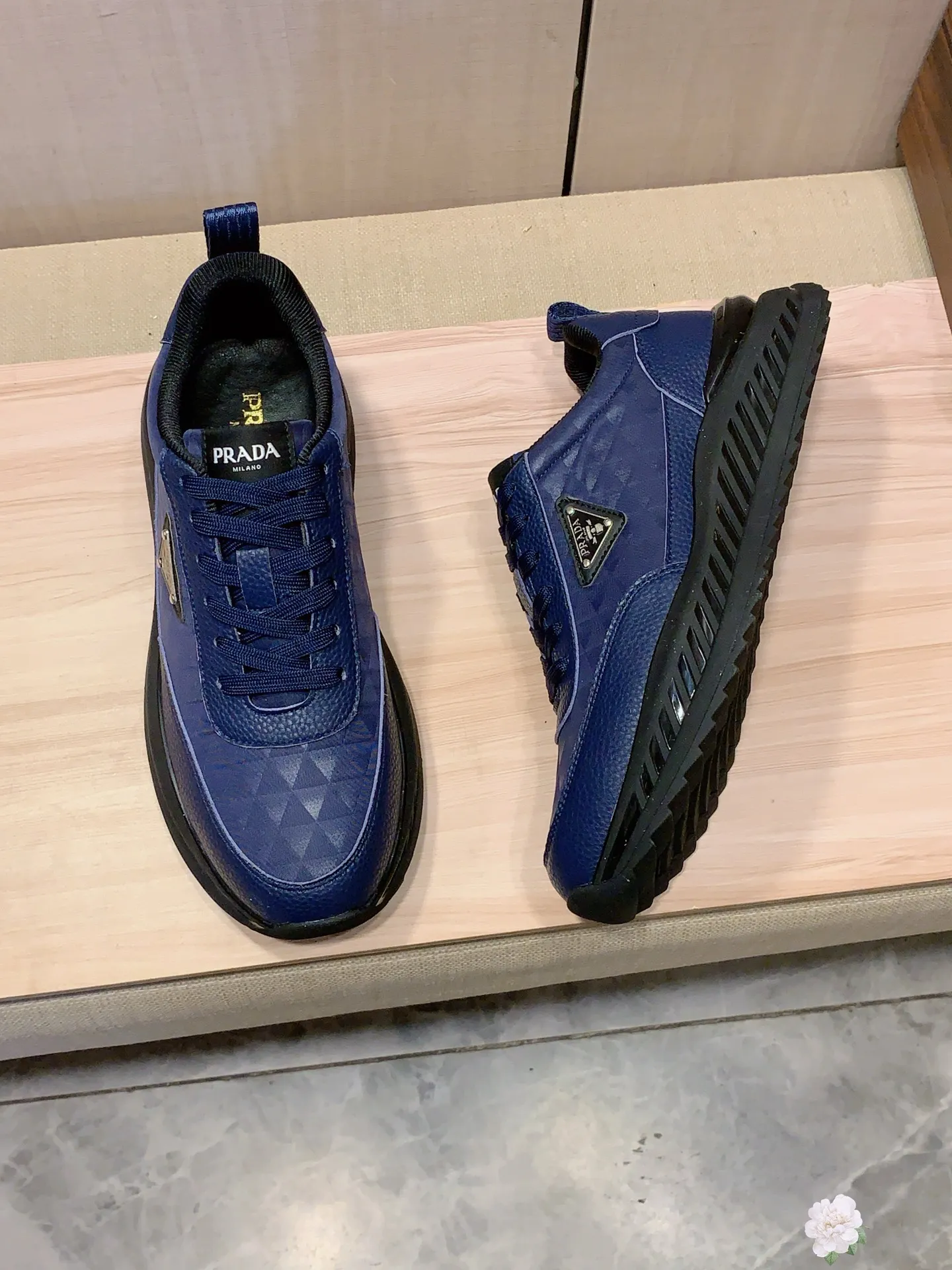 Men's men's shoes💰460💰💰🎩🎩[Lightning][Lightning] "PRADA*" The latest and most popular casual shoes, top brand [seduce] luxury ~ purchasing agency, top ~ quality. [Strong] The upper is made of imported breathable cowhide with material ➕ breathable sheepskin feet (•) and fine workmanship. The original stylish and stylish soft rubber wear-resistant and non-slip outsole is light and comfortable on the feet. The real thing looks better in real photos. 413: code: 38-44, 3️⃣ colors selected